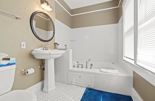 Sonoma Bed & Breakfast | Cinnamon Bear Creekside Inn