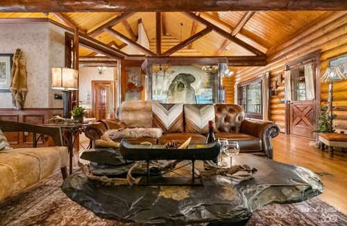 Eureka Springs Cabin | Cinnamon Valley - The Cattail