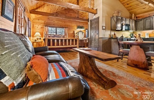 Eureka Springs Cabin | Cinnamon Valley - The Cherokee