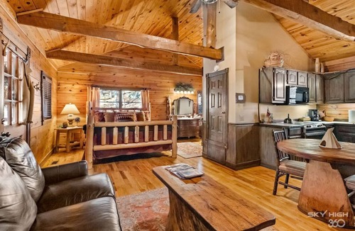 Eureka Springs Cabin | Cinnamon Valley - The Cherokee