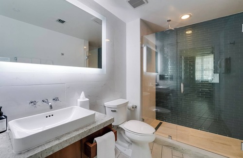 Downtown Hollywood Hotel | CIRC Hotel By Hosteeva