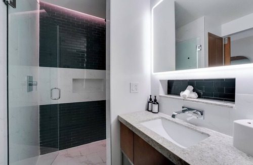 Downtown Hollywood Hotel | CIRC Hotel By Hosteeva
