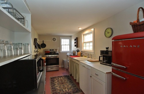New Bern House | Circa 1810 Home - Downtown New Bern Historic District - 2 BRs with King Beds
