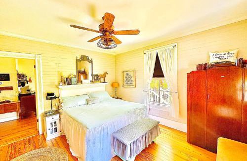 Chappell Hill House | Circa 1900 - Historic - Romantic - Private - Pond - Fenced Yard - The Cottage at Chappell Hill