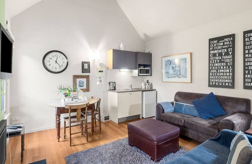 Daylesford Cottage | Circa Ruby Mint Daylesford ~ Town Centre!