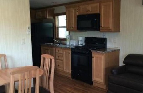 Bausman Resort | Circle M Camping Resort Screened Park Model 30