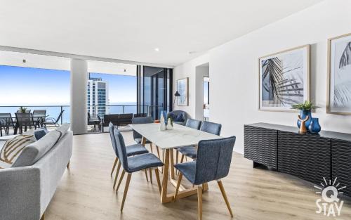 Surfers Paradise Apartment | Circle on Cavill By Vaun