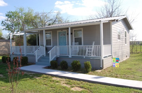 Grand Saline Cabin | Circle P Cabins - First Monday Trade Days - Now with 3 cabins on 3 acres