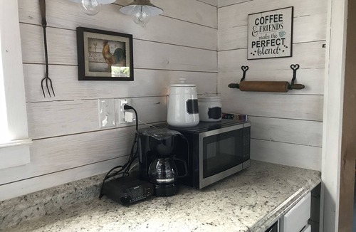 Grand Saline Cabin | Circle P Cabins - First Monday Trade Days - 4 cabins on 3 acres