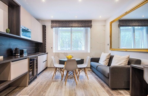 Temple Apartment | Circlelet Luxury Private Suite 1