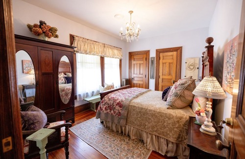 Saratoga Springs Bed & Breakfast | Circular Manor Bed and Breakfast