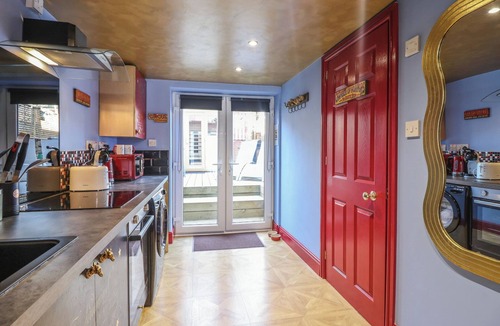 Treffynnon Cottage | Circus Circus