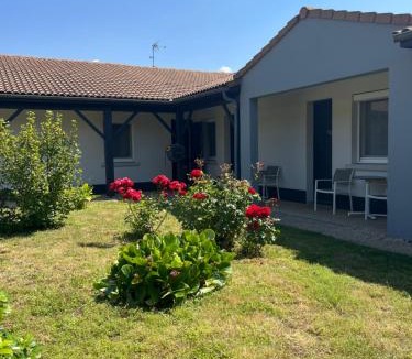 Saint-Martin-de-Fraigneau Hotel | Cit'Hotel Les Eleis