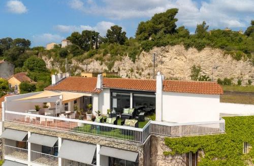 Villeneuve-les-Avignon Hotel | Cit'Hotel L'Oasis d'Avignon