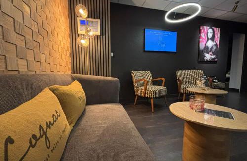 Cognac Hotel | Cit'Hotel Le Cheval Blanc, Cognac Centre