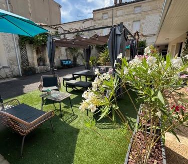 Cognac Hotel | Cit'Hotel Le Cheval Blanc, Cognac Centre