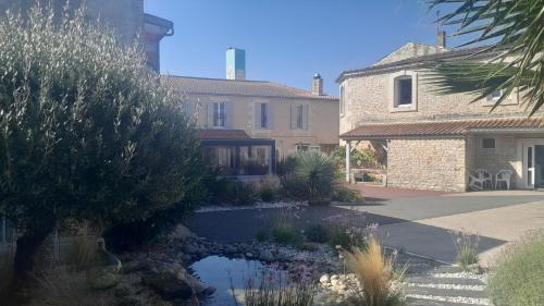 Saujon Hotel | CIT'HOTEL Le Commerce