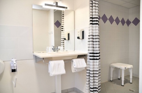 Millau Hotel | Cit'Hotel Restaurant Bowling de Millau