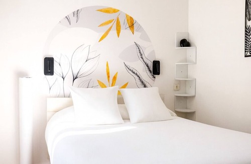 Villeneuve-les-Avignon Hotel | Cit’Hotel L’Oasis d’Avignon