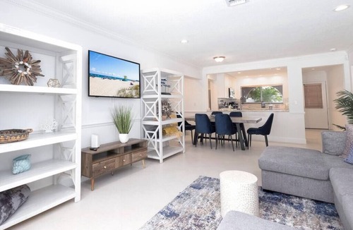 South New River Isles House | Citrus Isles - 2 Family Compound! Dock + Pool