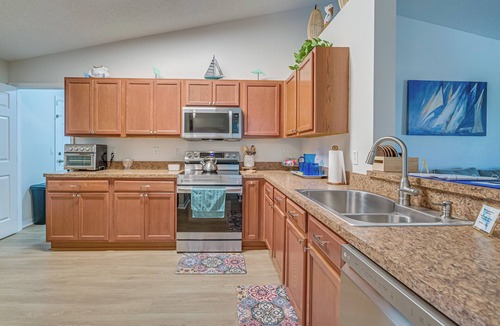 Citrus Springs Cottage | Citrus Springs Retreat w/Grill & Screened Porch!