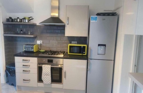 Bensham Manor Hostel | City Access