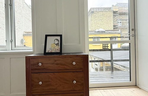 Frederiksberg C Apartment | City Apartment in Frederiksberg with 3 bedrooms sleeps 6