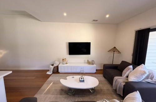 Altona North House | City & Beach Retreat