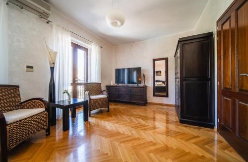 Babin Kuk Villa | City Beach Villa with Pool and Sea View