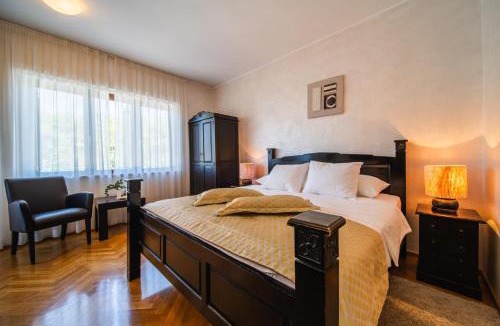 Babin Kuk Villa | City Beach Villa with Pool and Sea View
