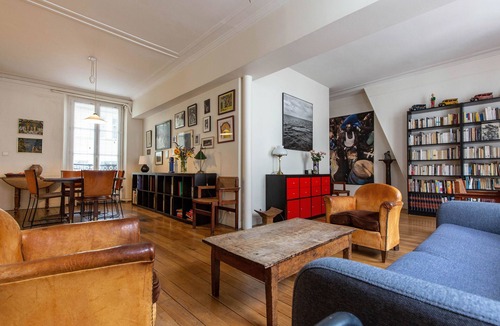 Saint-Thomas-d'Aquin Apartment | City Break In Saint-Germain-des-Prés, by Veeve