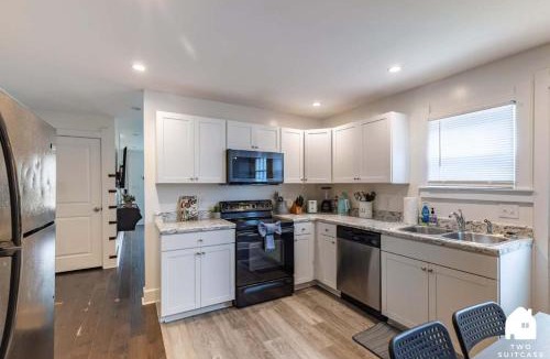 Near Northside Apartment | City-Center 2BR Near Attractions
