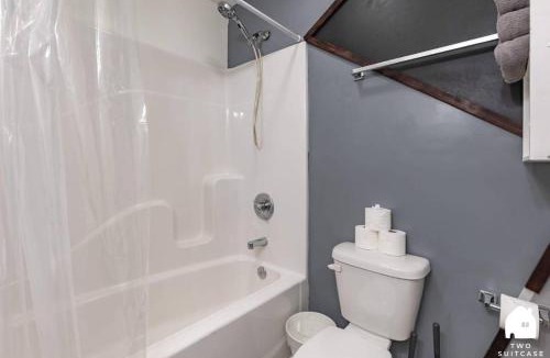 Near Northside Apartment | City-Center 2BR Near Attractions