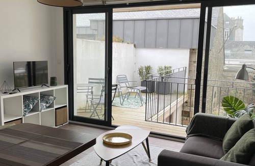 Saint-Pol-de-Leon Apartment | City center apartment with terrace at the foot of the cathedral.