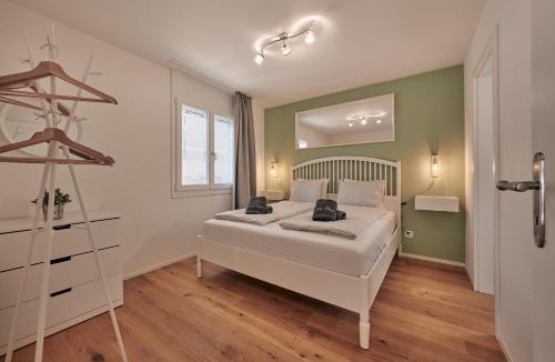 Unterseen Apartment | City Center Apartment with Mountain View