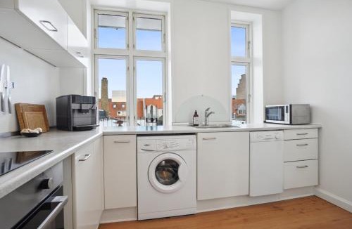 Aalborg Midtby Apartment | City center apartment with balcony and private parking