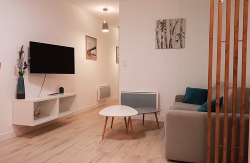 Centre Ville d'Ales Apartment | City center apartment with private terrace.
