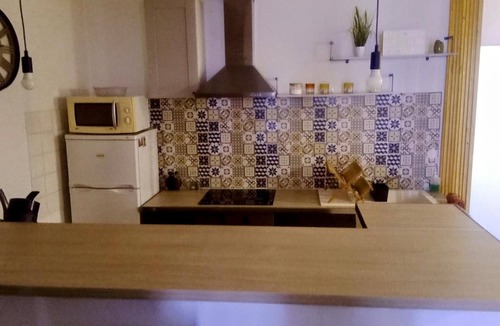 Forcalquier Apartment | City Center Forcalquier Apartment with Balcony