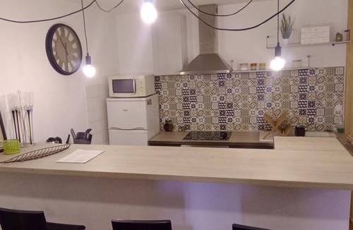Forcalquier Apartment | City Center Forcalquier Apartment with Balcony