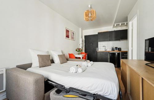 Silly-Gallieni Apartment | City Center l 15min from Eiffel Tower by Car