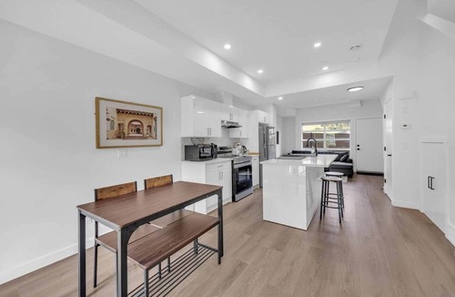 Crescent Heights House | City Center Get away