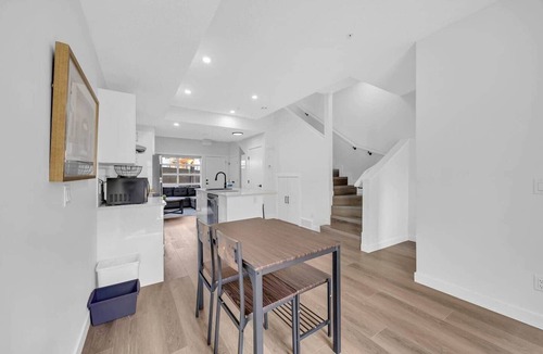 Crescent Heights House | City Center Get away