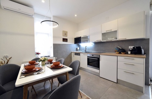 Zagreb Apartment | City center luxery spa apartment (WiFi, parking, center)