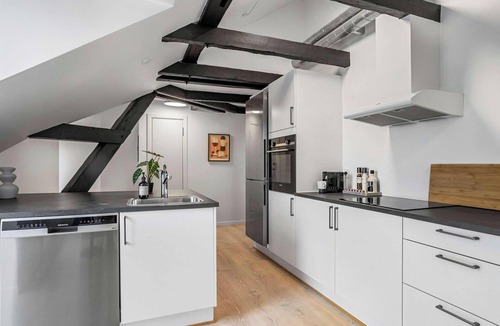 Midtbyen Apartment | City-Center Penthouse w Private Balcony