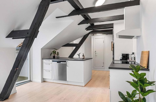 Midtbyen Apartment | City-Center Penthouse w Private Balcony