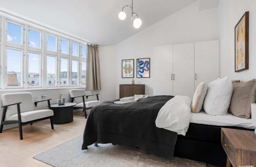 Midtbyen Apartment | City-Center Penthouse w Private Balcony