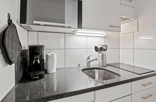 Winterthur Apartment | City Center Twin Bed Workplace Washer