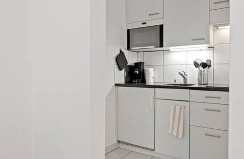 Winterthur Apartment | City Center Twin Bed Workplace Washer