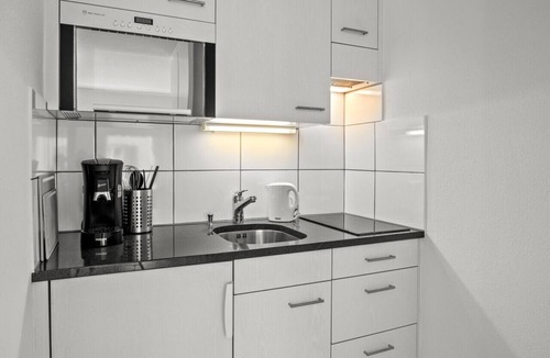 Winterthur Apartment | City Center Twin Bed Workplace Washer