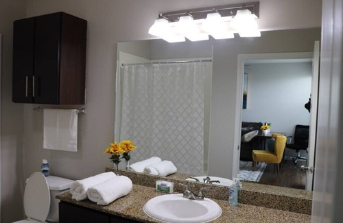 Memorial Apartment | City Centre 2 bed, 2bath, gym, free parking